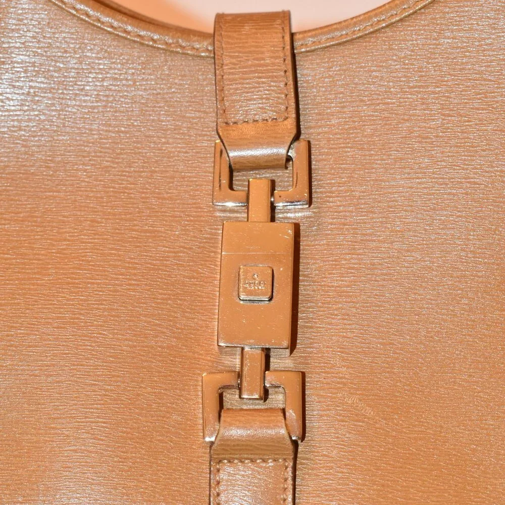 Vintage Gucci Bardo hobo bag in camel leather with the piston-lock closure